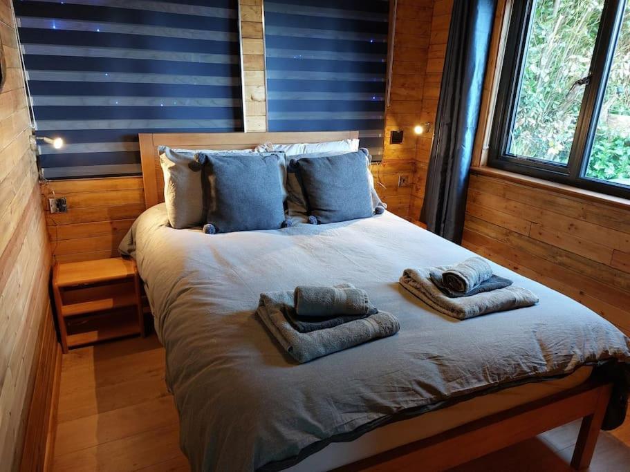 Cosy Cornish Cabin เซนต์ออสเทลล์ ภายนอก รูปภาพ